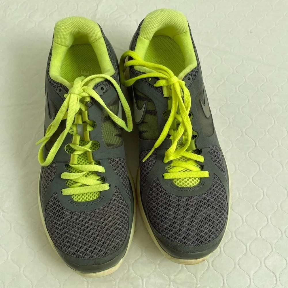 Nike Lunar Eclipse 2 gray and yellow running sneakers
